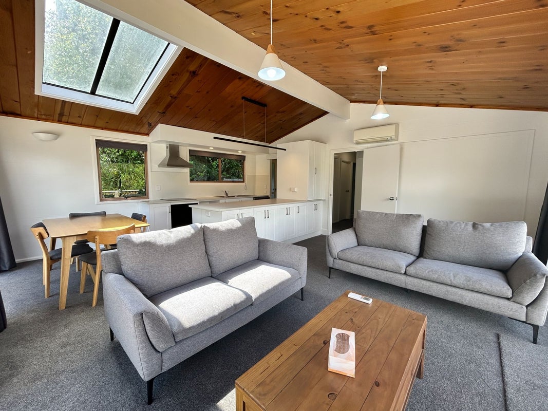 8 Evergreen Place, Sunshine Bay, Queenstown - Carousel 2
