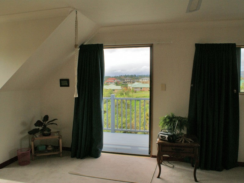 129 Summerhill Drive, Fitzherbert, Palmerston North - Carousel 17