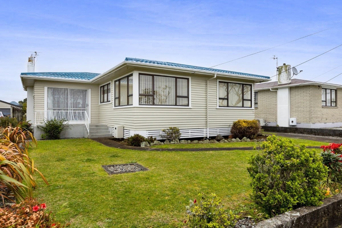 22 Turakina Street, Merrilands, New Plymouth - Carousel 19