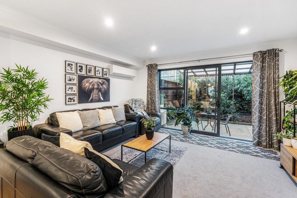 31 William Wallbank CRES, Swanson , Auckland - Carousel 1