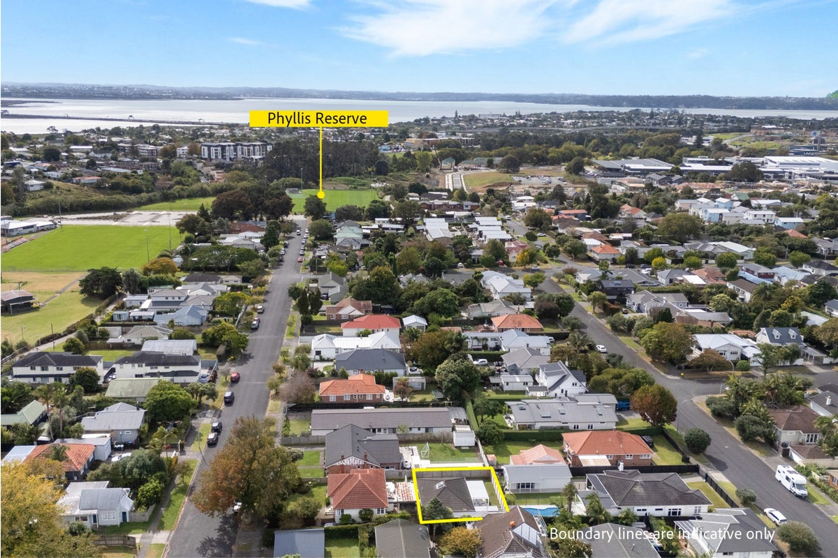 1A Phyllis Street, Mount Albert, Auckland - Carousel 29