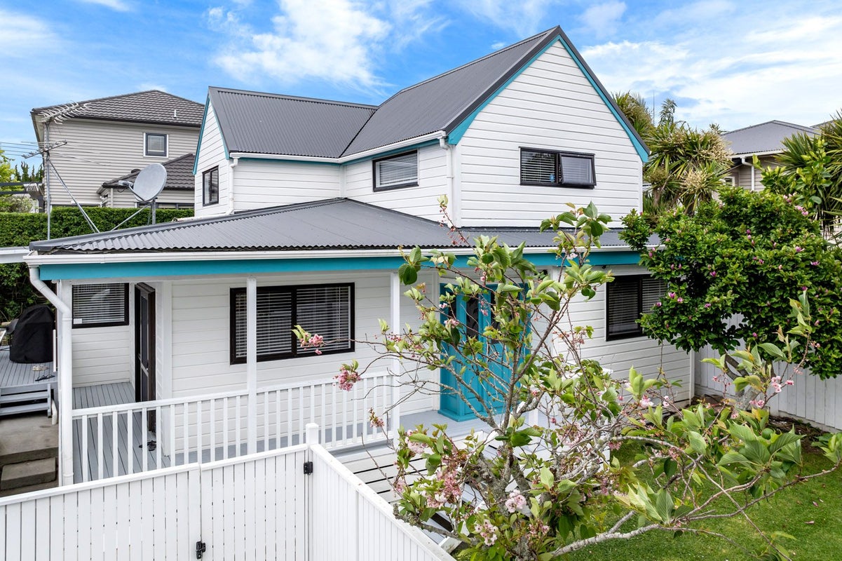 4 Mons Avenue, Mount Roskill, Auckland - Carousel 1