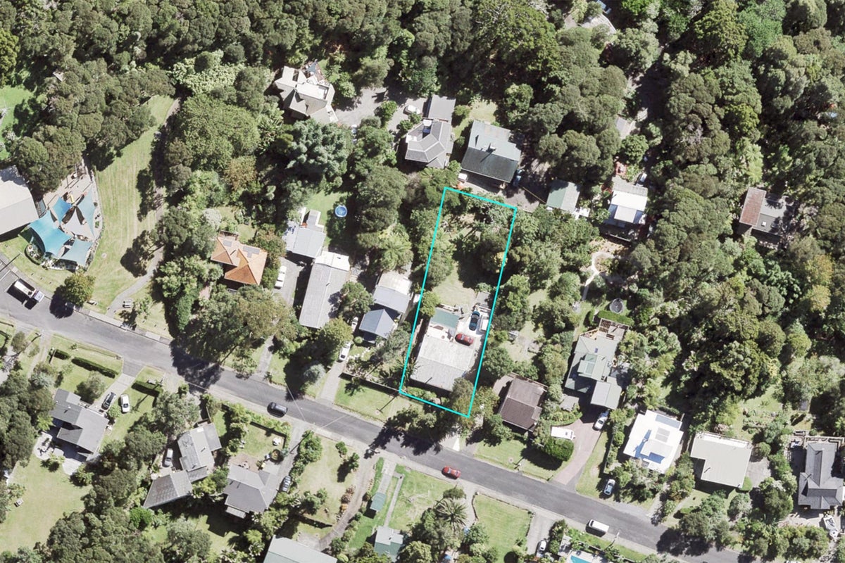 28 Minnehaha Avenue, Titirangi, Auckland - Carousel 26