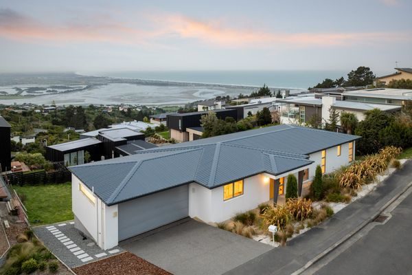 5 Stoneyridge Close, Mount Pleasant, Christchurch - Carousel 2
