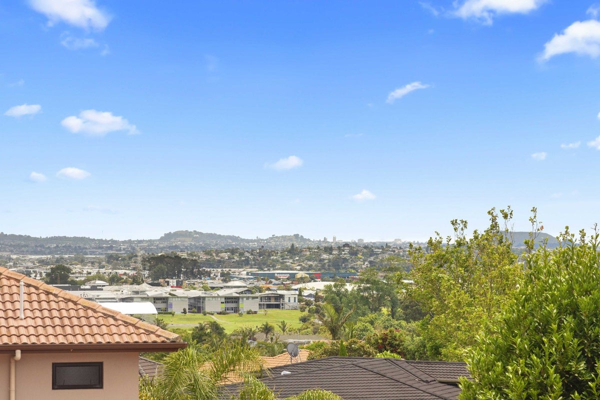 18 Armstrong Farm Drive, East Tamaki Heights, Auckland - Carousel 2