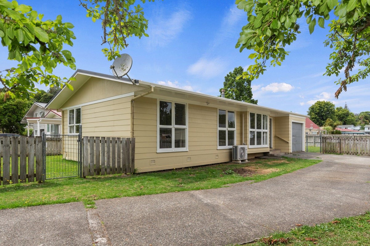 11 Ngaio Street, Onerahi, Whangarei - Carousel 1