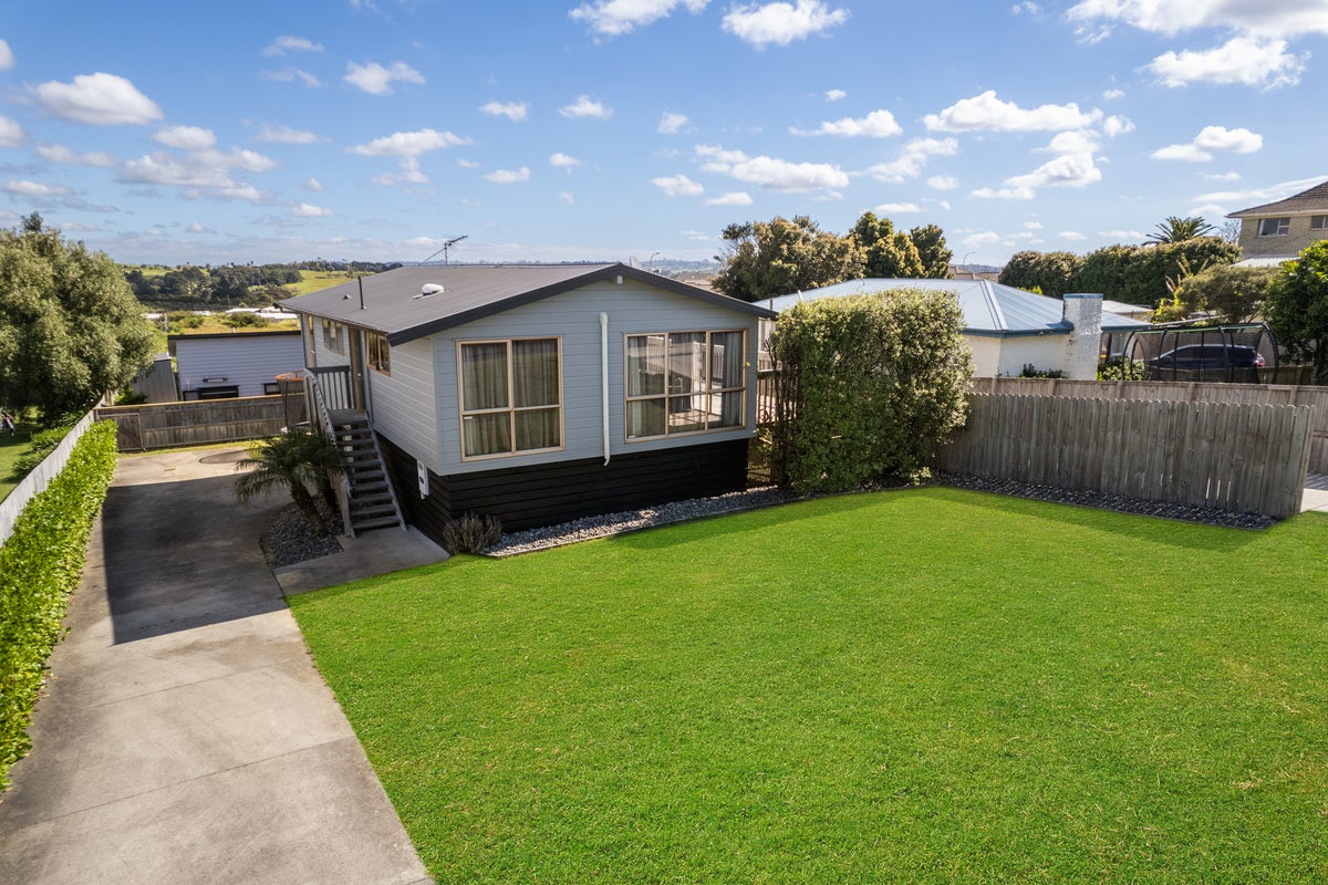 8 Karaka Road, Beachlands, Auckland - Carousel 2