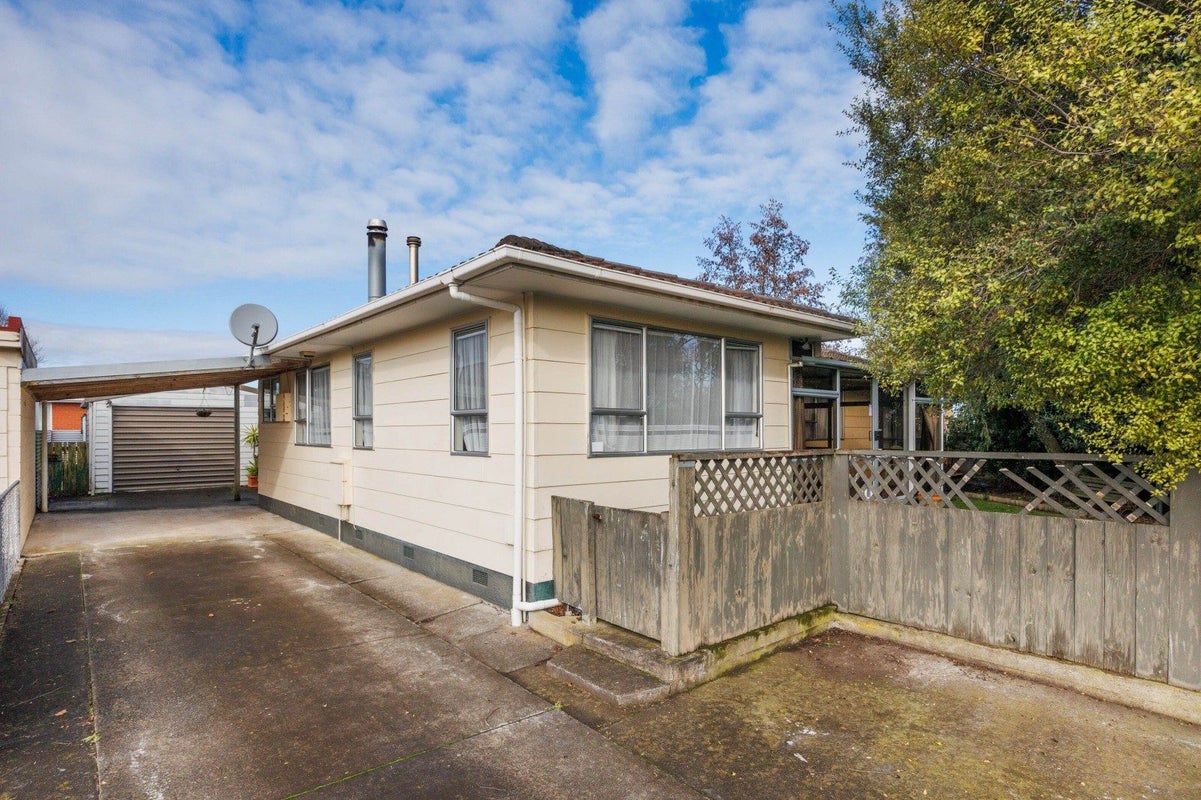 11 Cascade Crescent, Westbrook, Palmerston North - Carousel 1