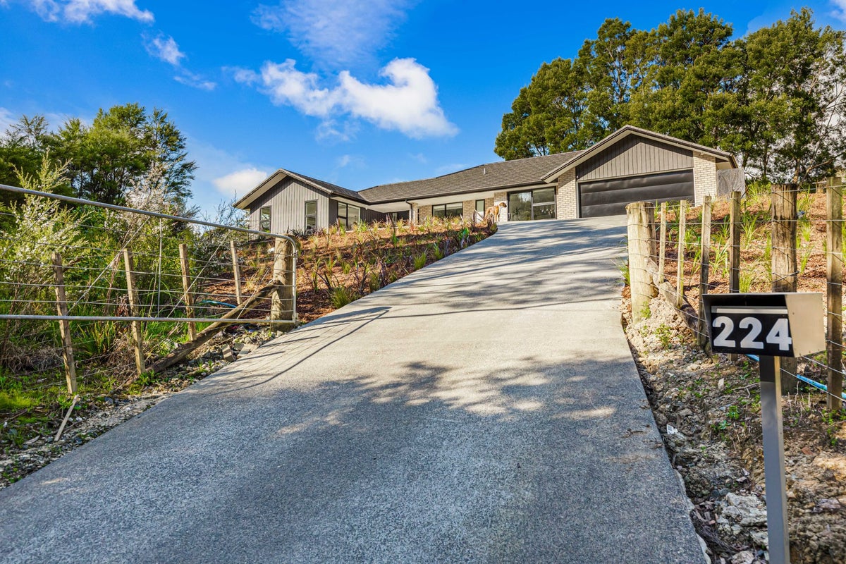224 Birdwood Road, Massey, Auckland - Carousel 40