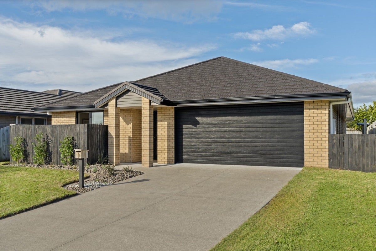 10 Whaley Avenue, Papamoa Beach, Papamoa - Carousel 1
