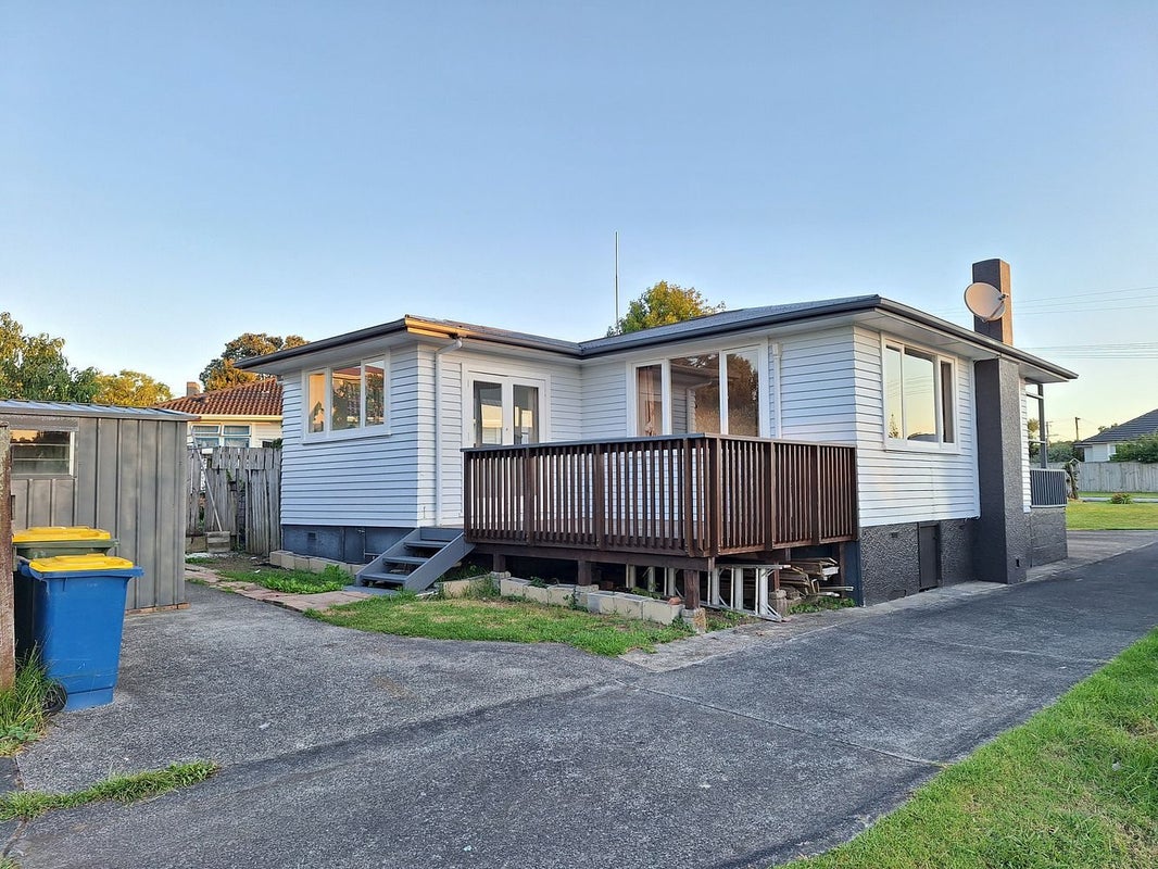 6 Daphne Street, Kelston, Auckland - Carousel 11