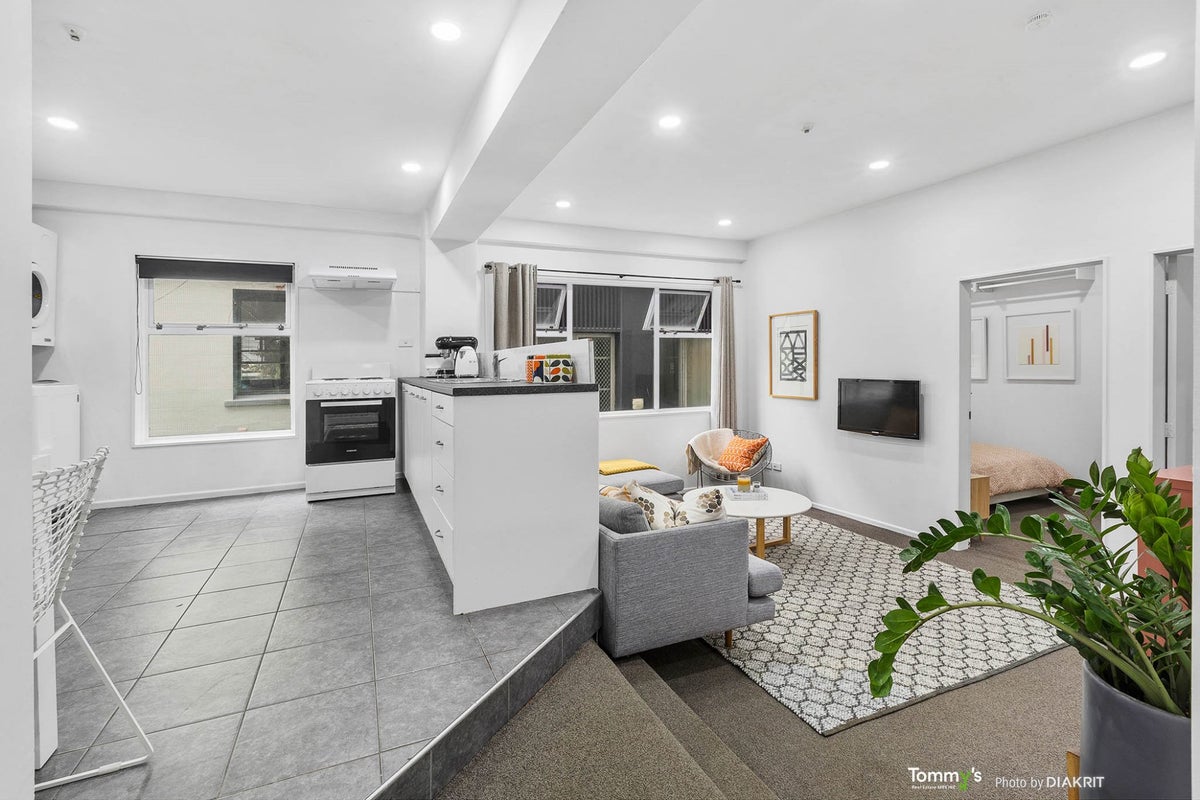 30/7 Feltex Lane, Te Aro, Wellington - Carousel 1