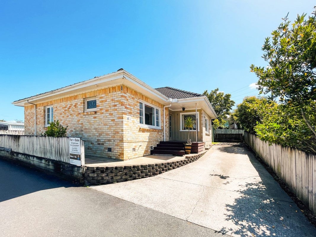 17 Carey Street, Maeroa, Hamilton - Carousel 1