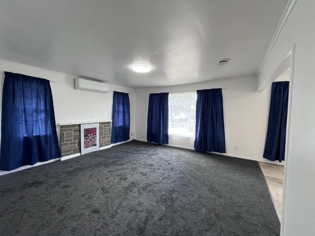 79 Cobham Crescent, Kelston, Auckland - Carousel 2