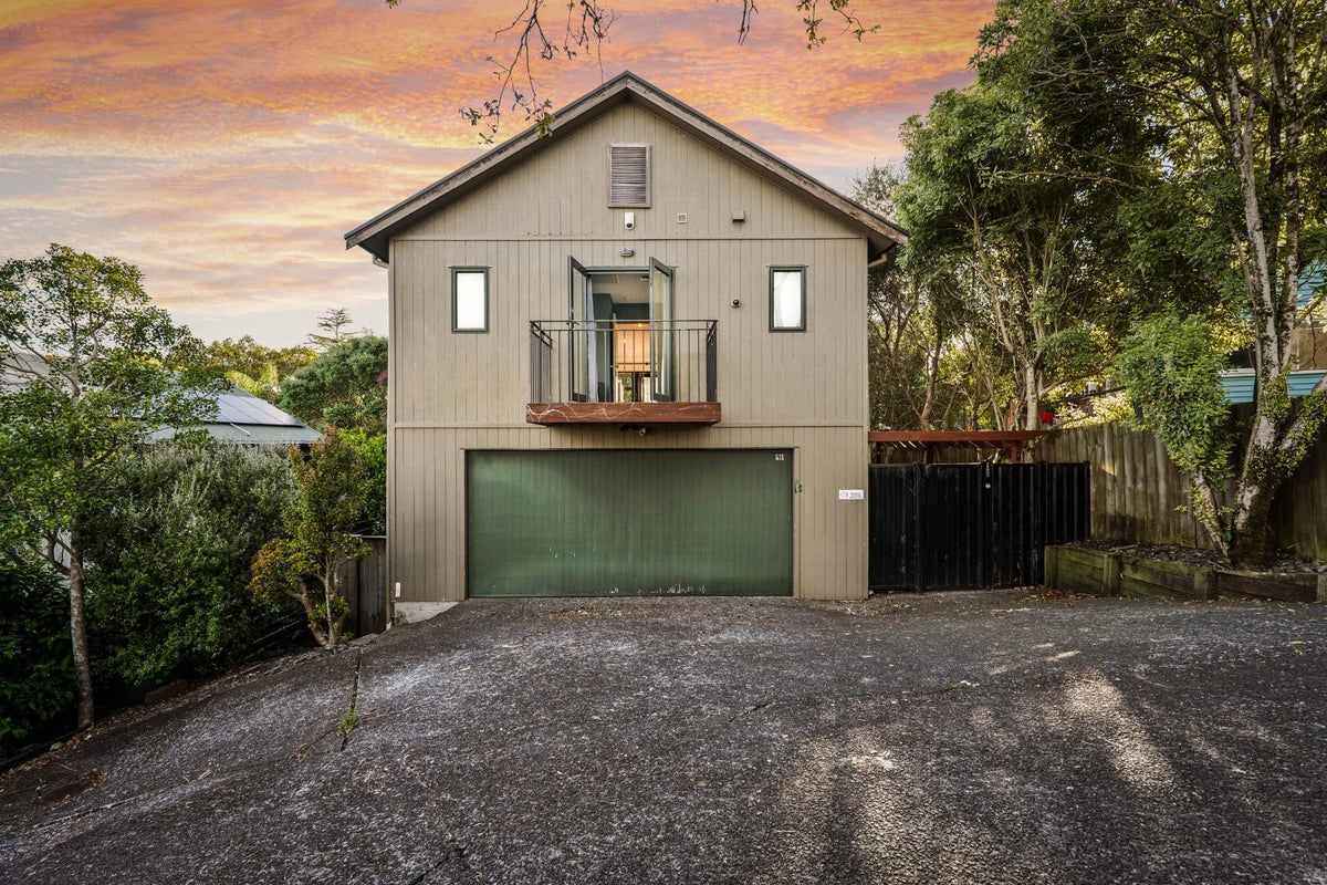 123B Colwill Road, Massey, Auckland - Carousel 1