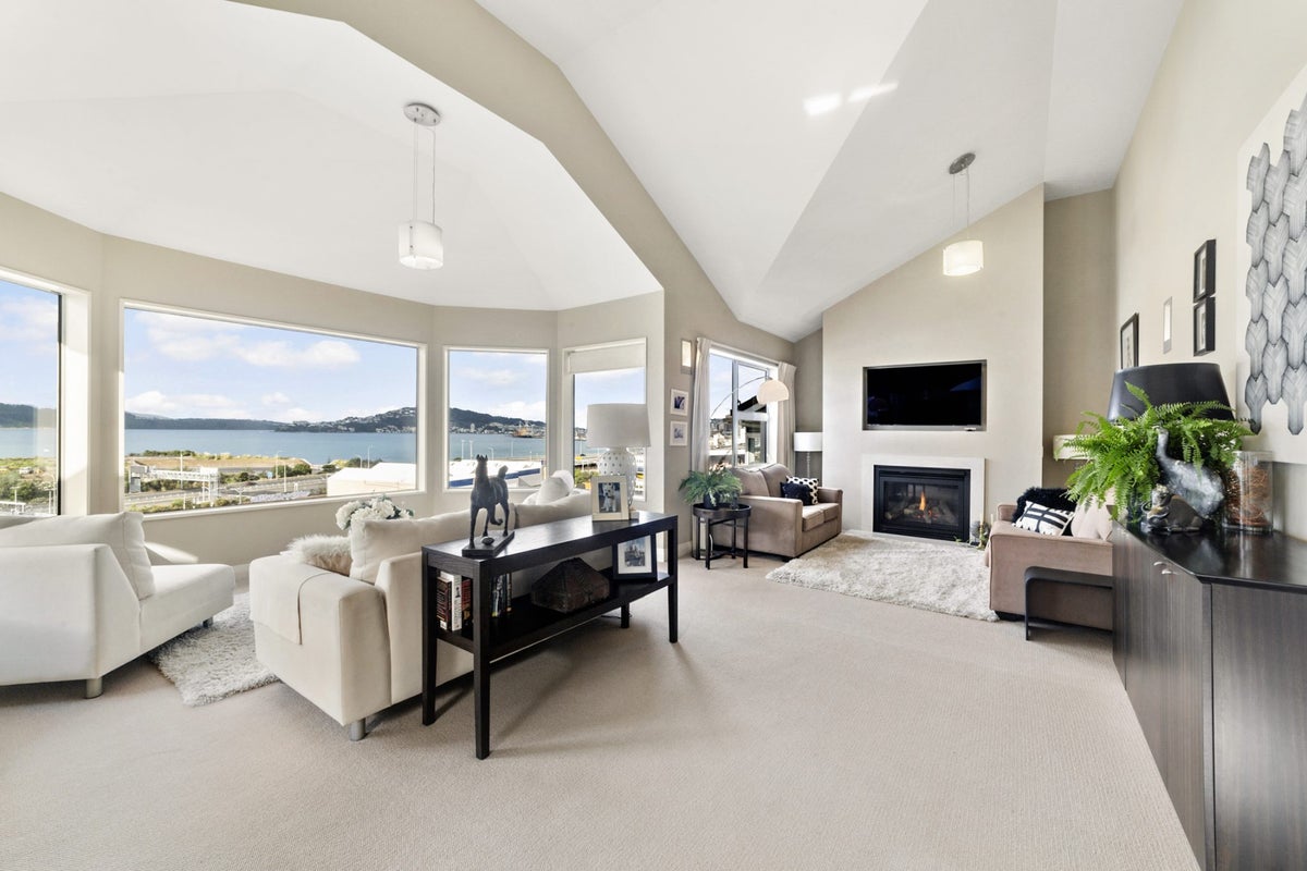 16 Cameron Street, Kaiwharawhara, Wellington - Carousel 1