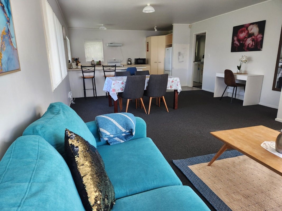 2/11 Waterfront Road, Mangere Bridge, Manukau - Carousel 2