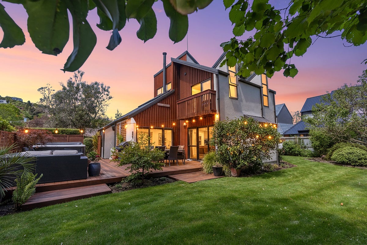 2 Holmcroft Court, Cracroft, Christchurch - Carousel 1