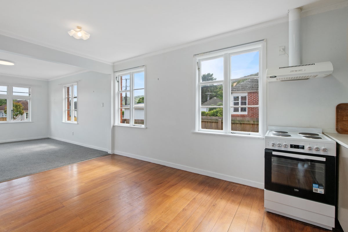 164 Waddington Drive, Naenae, Lower Hutt - Carousel 2