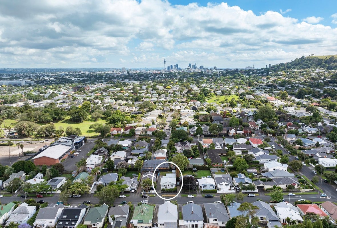 34 Rocklands Avenue, Mount Eden, Auckland - Carousel 1