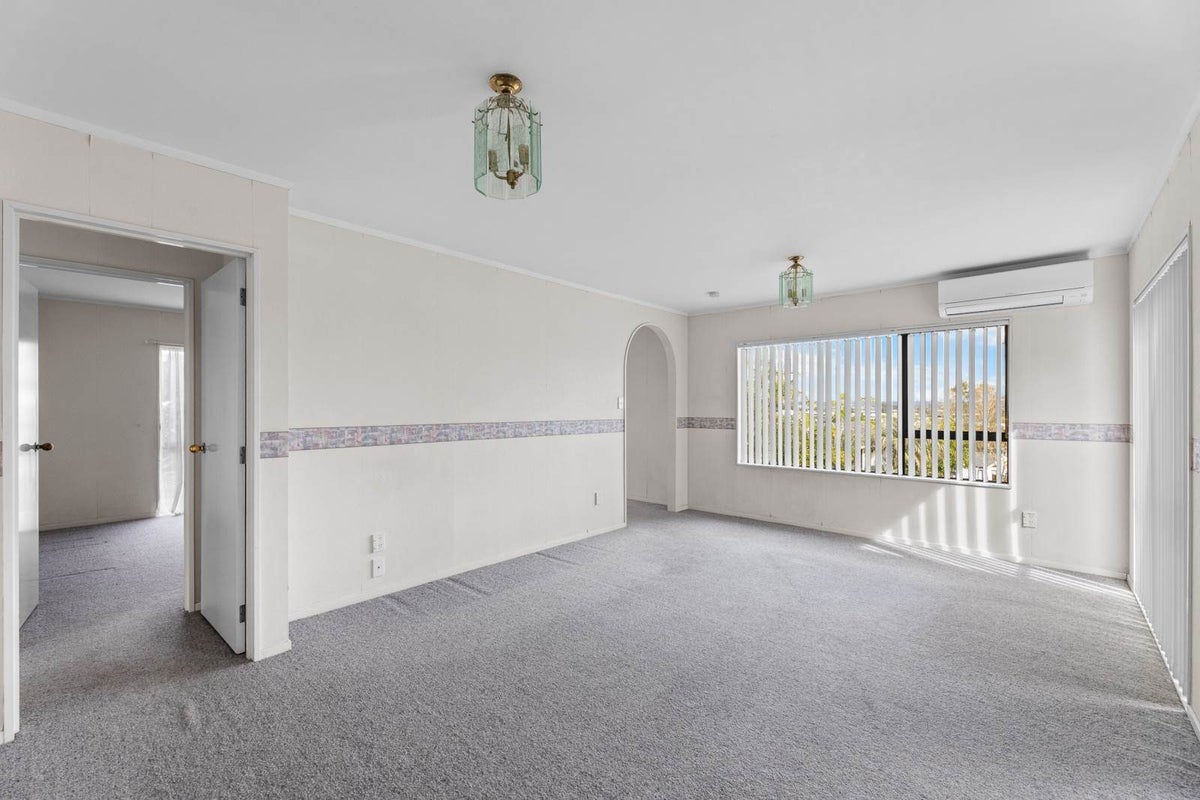 9 Altair Place, Windsor Park, Auckland - Carousel 2