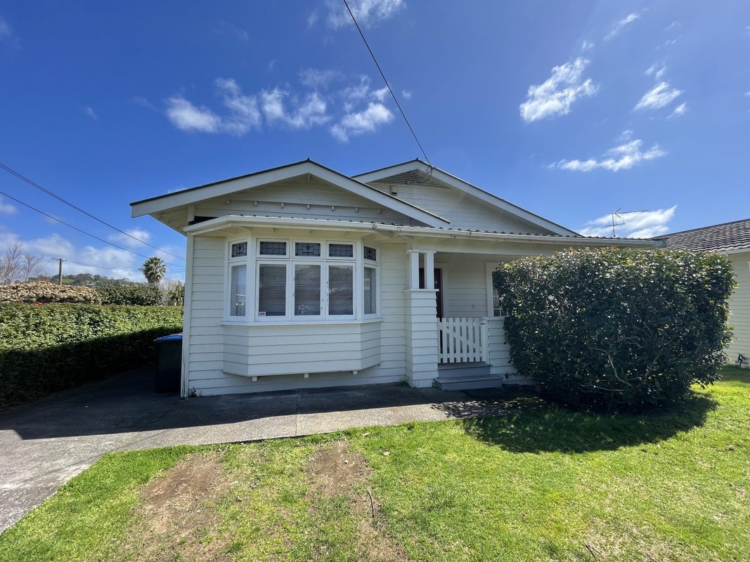 31 Kingsway Avenue, Sandringham, Auckland - Carousel 1