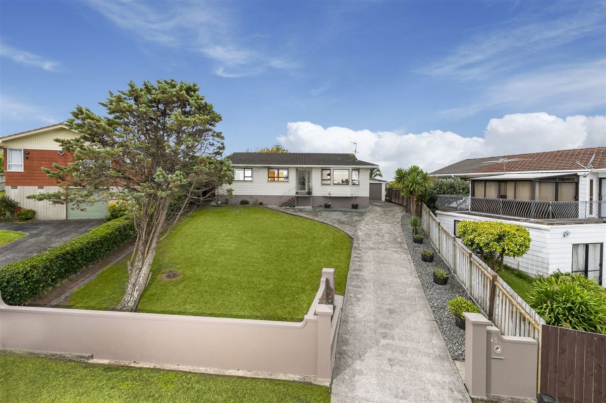 45 Rosewarne Crescent, Glendene, Auckland - Carousel 1