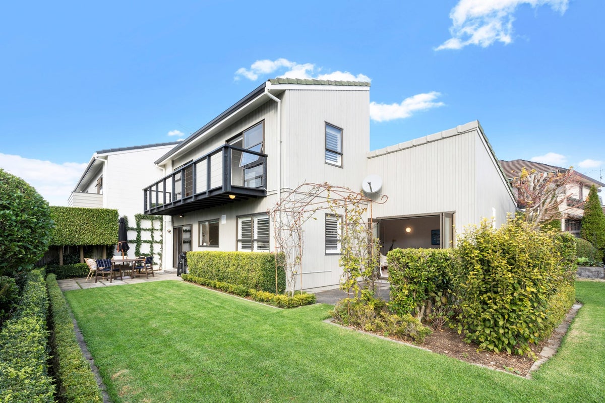 2/22 Walmsley Road, St Heliers, Auckland - Carousel 1