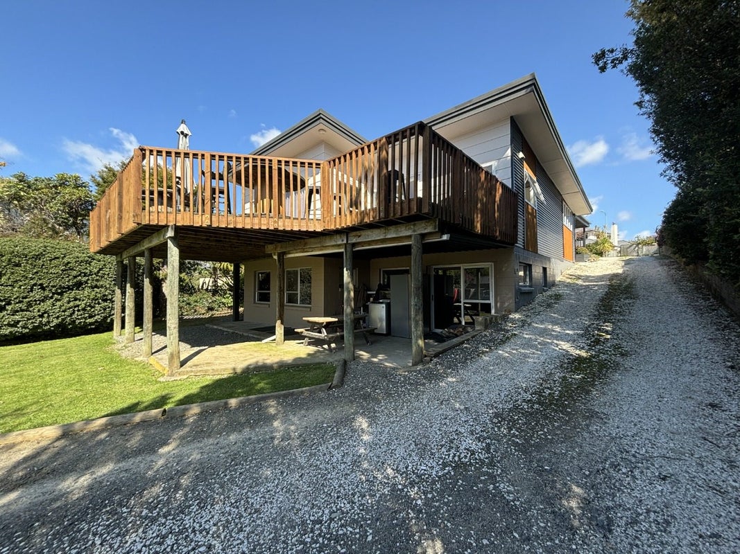 11 Ranui Street, Waikawa, Picton - Carousel 1