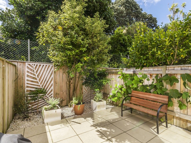 8/21 Rugby Street, Mount Cook, Wellington - Carousel 2
