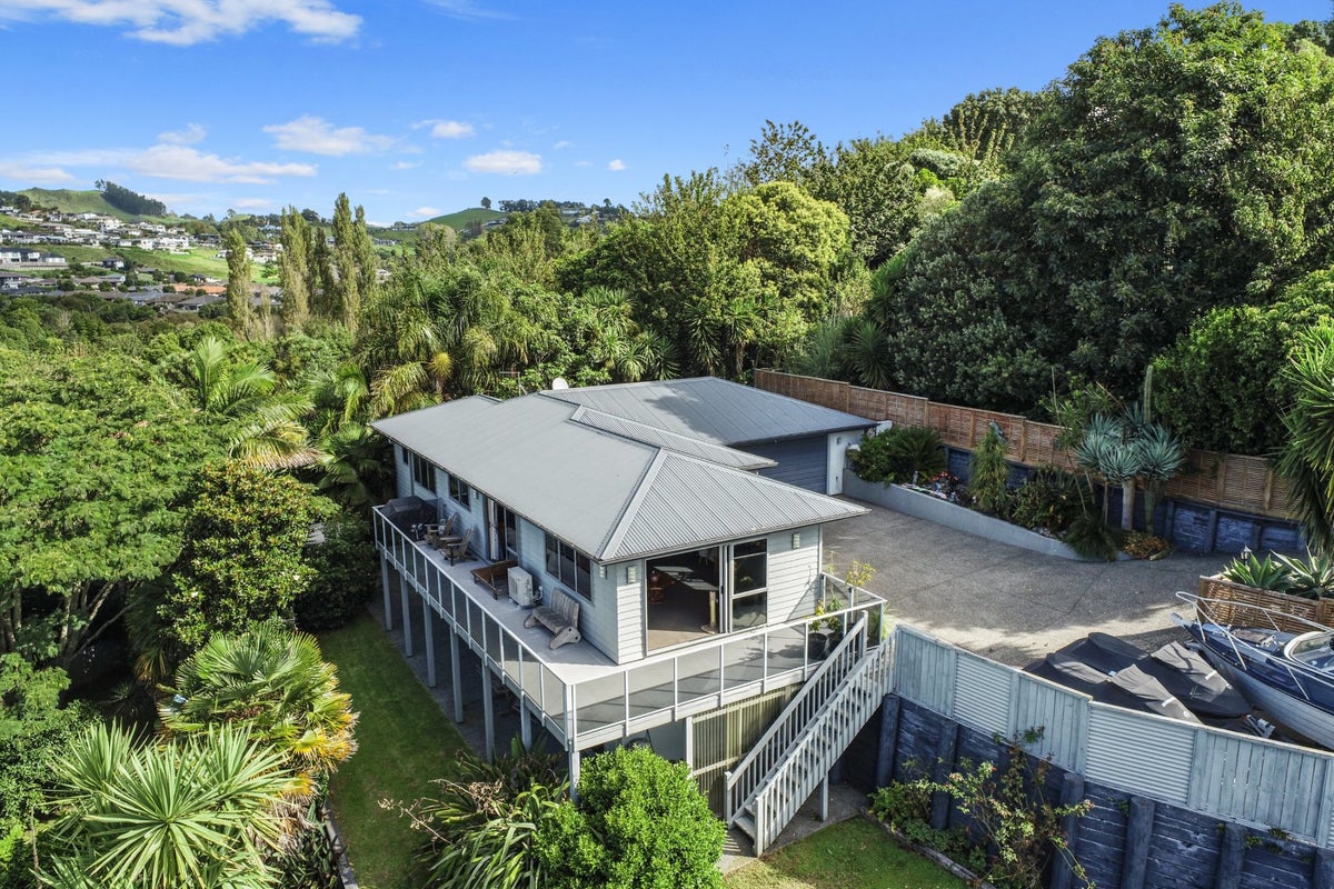 39 Homestead Place, Welcome Bay, Tauranga - Carousel 1