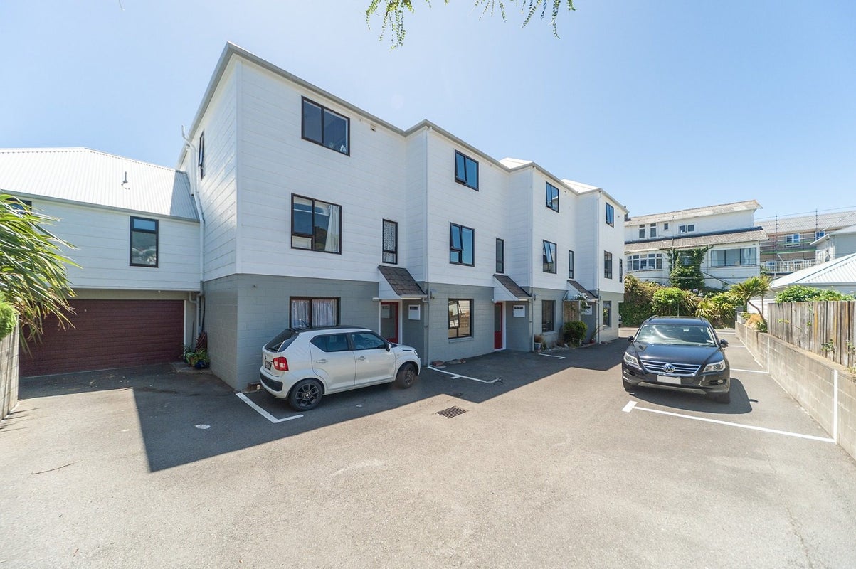 9/2 Hood Street, Mount Victoria, Wellington - Carousel 2