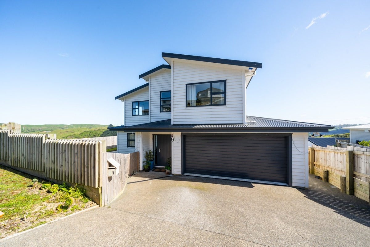 9 Antigua Way, Grenada Village, Wellington - Carousel 1