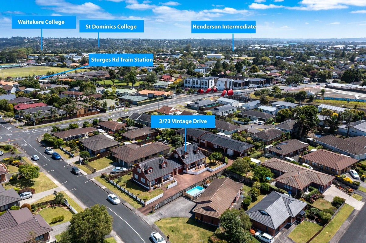 3/73 Vintage Drive, Henderson, Auckland - Carousel 1