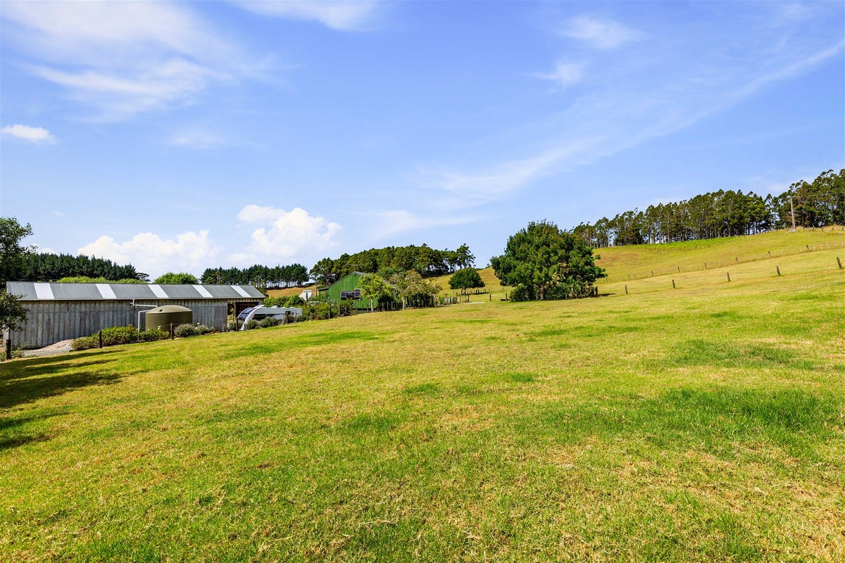 321 Muriwai Valley Road, Waimauku - Carousel 10