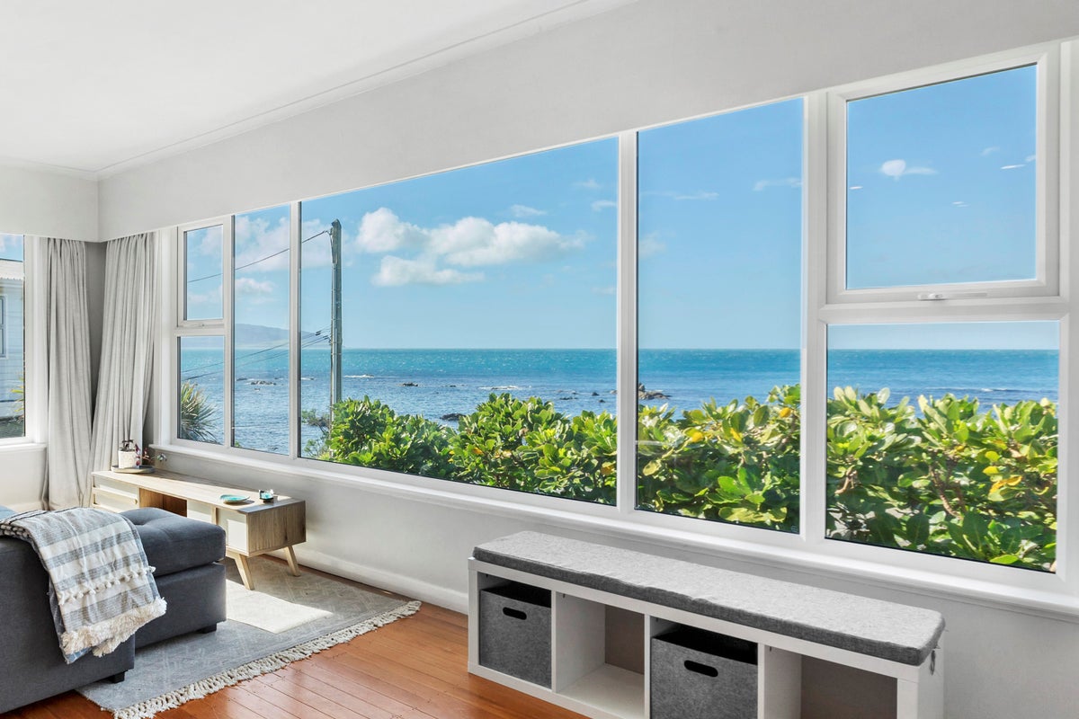 146 Owhiro Bay Parade, Owhiro Bay, Wellington - Carousel 1