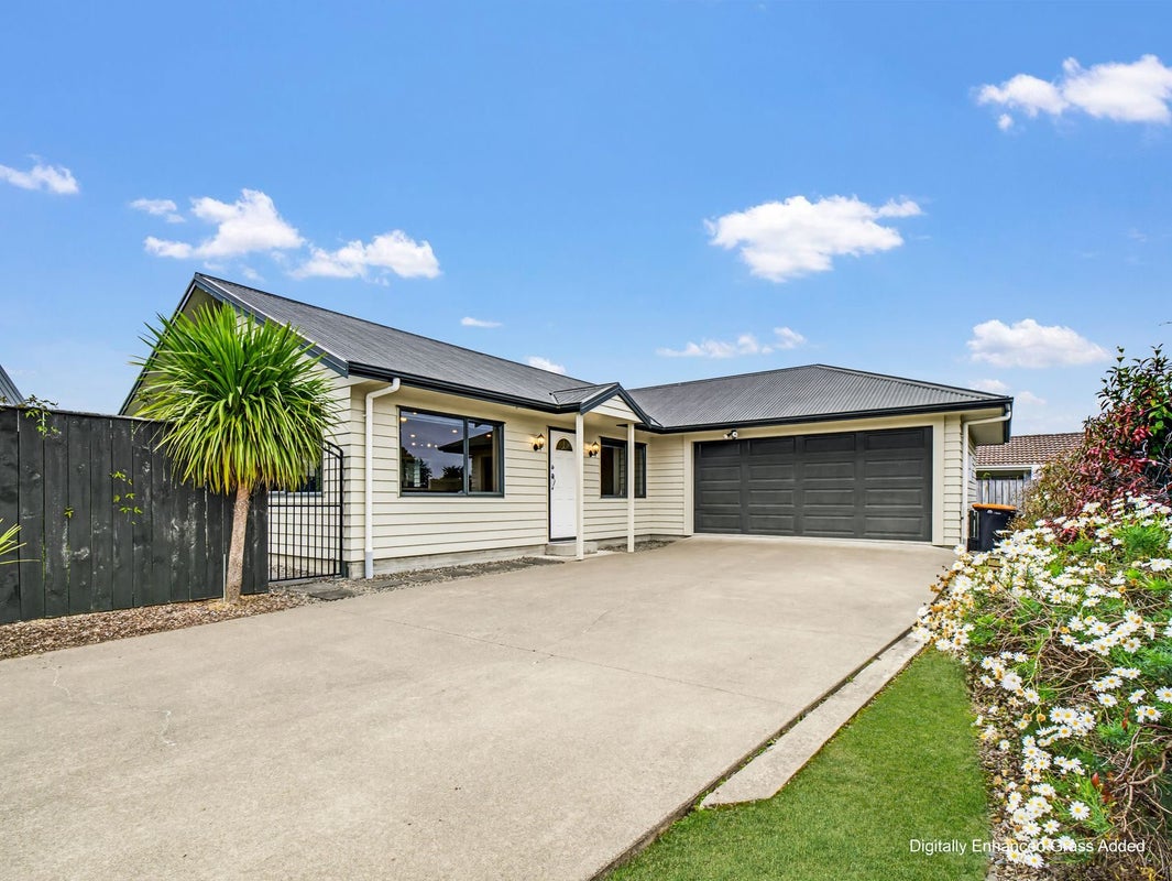 34 Dahlstrom Grove, Kelvin Grove, Palmerston North - Carousel 1