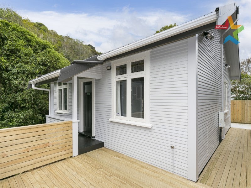 16 Ranelagh Street, Karori, Wellington - Carousel 1