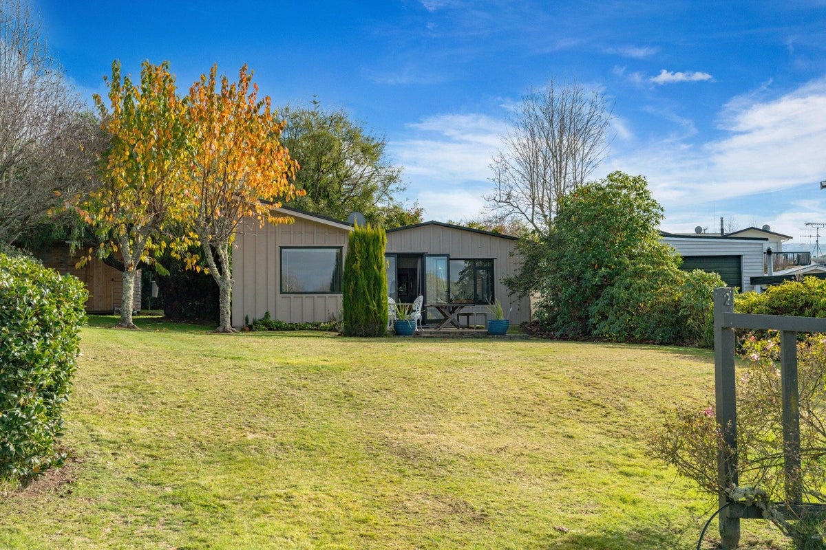 2 Earle Place, Acacia Bay, Taupo - Carousel 2