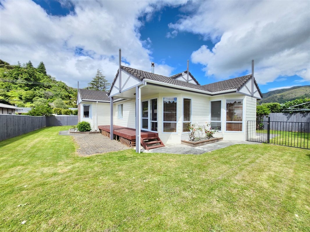 26 Glen Road, Stokes Valley, Lower Hutt - Carousel 1