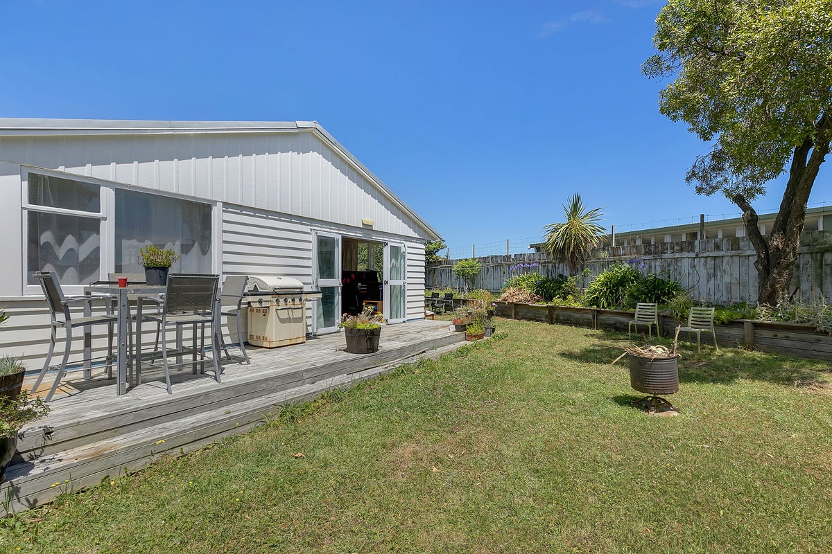 24 Surprise Place, Cannons Creek, Porirua - Carousel 2