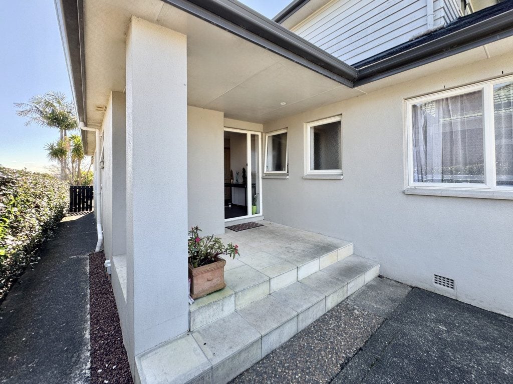 46 Tirimoana Road, Te Atatu South, Auckland - Carousel 2