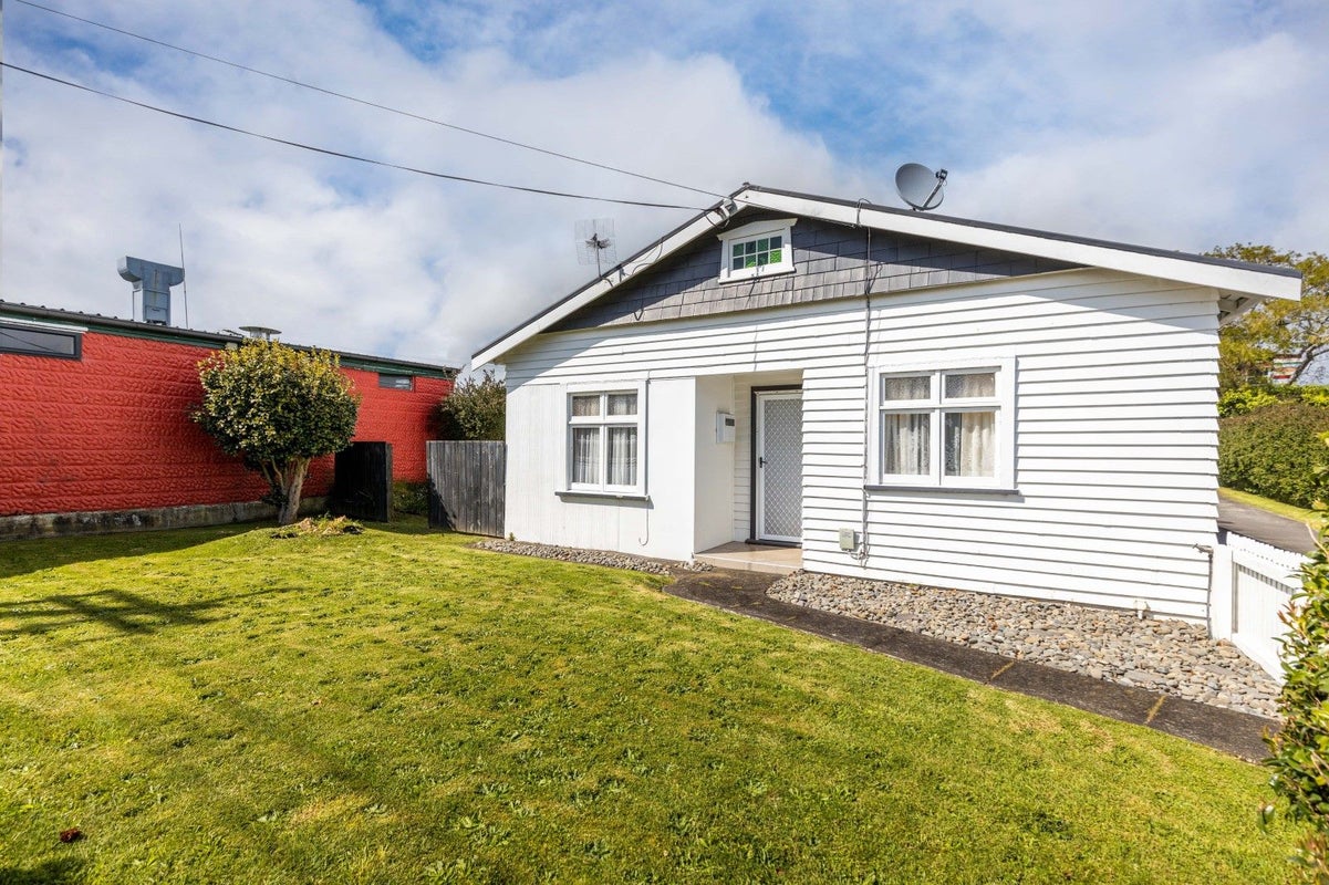 63 Omata Road, Marfell, New Plymouth - Carousel 2