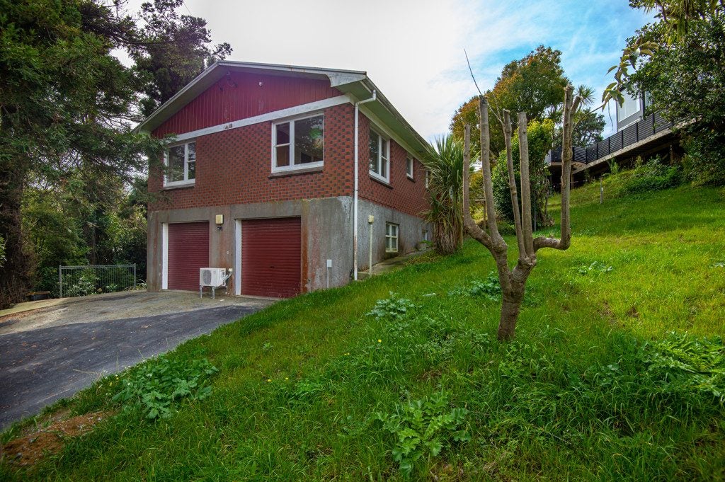 7A Kowhai Street, Tawa, Wellington - Carousel 1