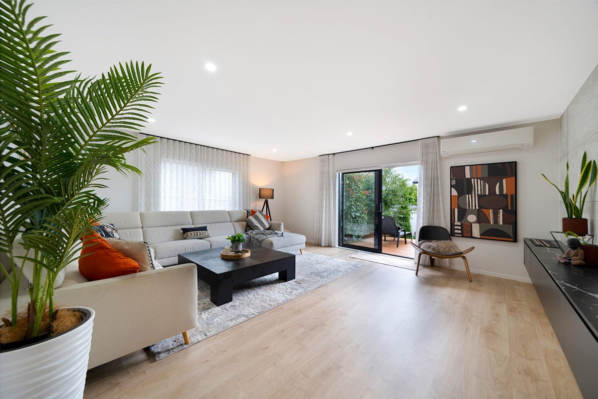84 Connaught Street, Blockhouse Bay, Auckland - Carousel 2