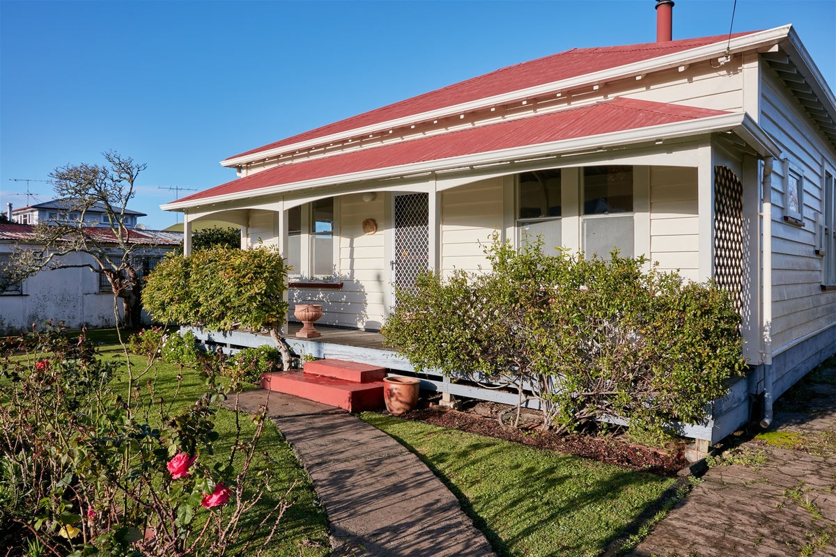 32 Perry Street, Mangapapa, Gisborne - Carousel 1