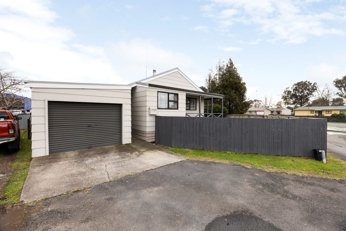 71A Kahikatea Drive, Melville, Hamilton - Carousel 2