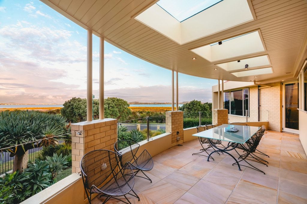 15 St Jerome Avenue, Te Atatu Peninsula, Auckland - Carousel 1
