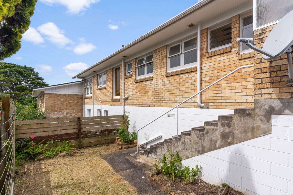1/45 East Coast Road, Milford, Auckland - Carousel 17