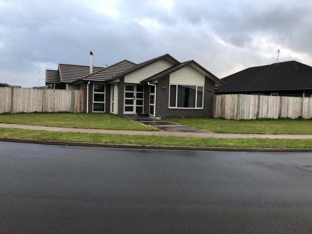 27 Sirius Crescent, Rototuna North, Hamilton - Carousel 1